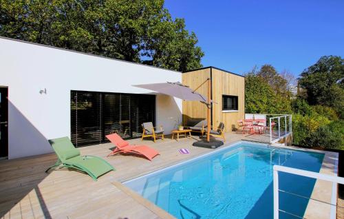 Peldbaseins, Luxurious Home In Suze La Rousse in Sk