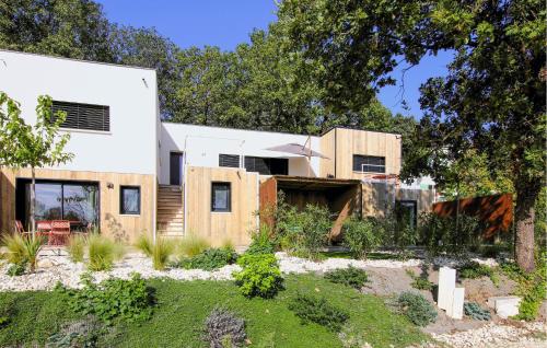 Viesnīcas āriene, Luxurious Home In Suze La Rousse in Sk