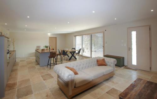 Luxurious Home In Suze La Rousse in Sk
