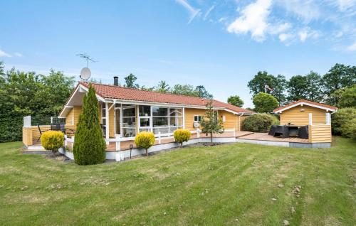 Beautiful Home In Juelsminde With Sauna