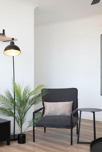 Claremont Apartment With Three Bedrooms - Tap to explore photos