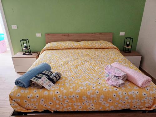 1 king bed, 2 twin beds