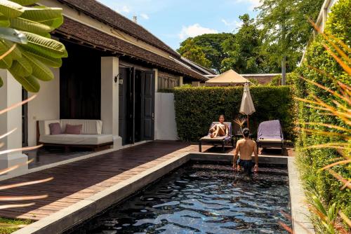Pool Villa with One King Bed image 5