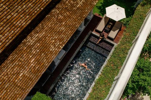 Pool Villa with One King Bed image 3