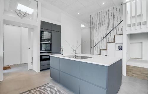 Kitchen, 4 Bedroom Gorgeous Home In Esbjerg V in Hjerting