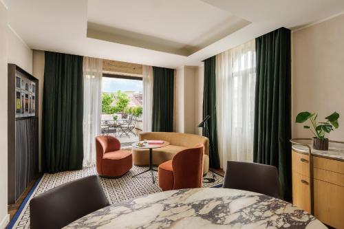 room detail thumbnail 1