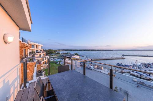 Auszeit, Yoga-Apartment mit Kamin & Balkon in der Hafenresidenz, Waren (Müritz) (Foto 8)