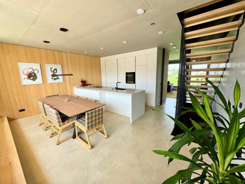 บริการและสิ่งอำนวยความสะดวก, Architektenhaus RHaa mit Terrassen in กอทซิส