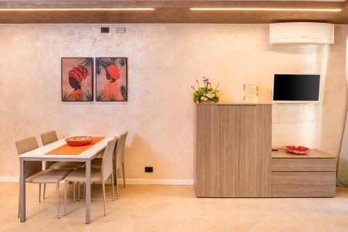 Superior One-Bedroom Apartment image 9