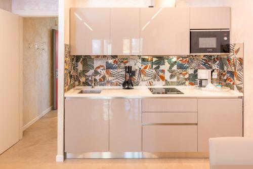 Superior One-Bedroom Apartment image 8
