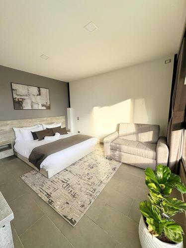 1 queen bed, 1 sofa bed