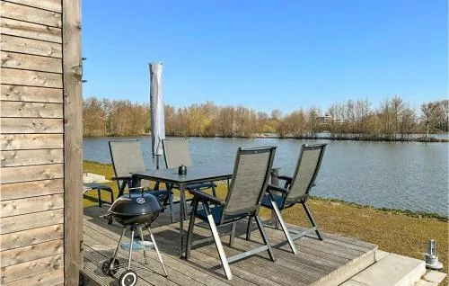Wunderschönes Haus Mit 2 Schlafzimmern In Tossens in Tossens, Deutschland