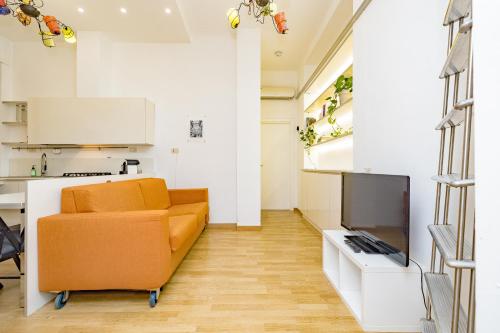 Minimal apartment near Bocconi University, Mediolan