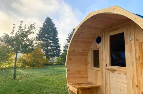 sauna, Wildgans - Stilvolles Ferienhaus mit Terrasse, Seeblick & Naturidylle am Loppiner See in Jabel