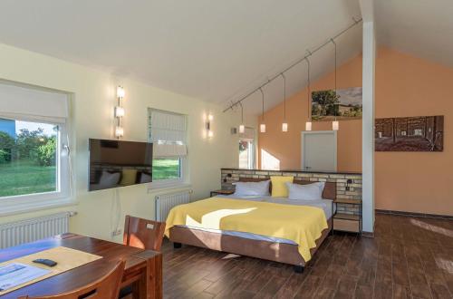 Wildgans - Stilvolles Ferienhaus mit Terrasse, Seeblick & Naturidylle am Loppiner See in Jabel