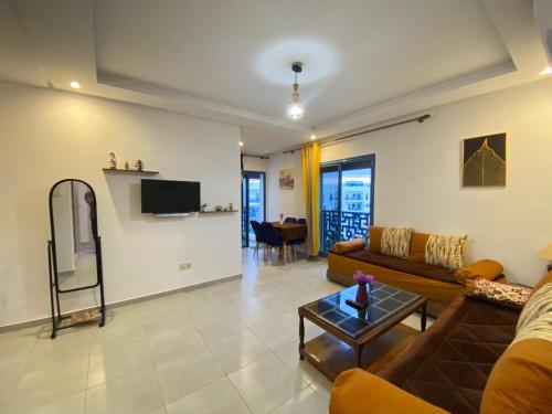 Shared lounge/TV area, Costa Mar Playa 9 - Appartement Moderne avec Balcon et Vue Piscine - Proche de la Plage in Martil