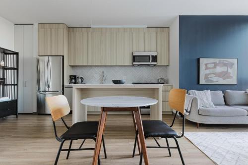 Blueground Medical District 1bd apartment CHI-1109 in Chicago, USA