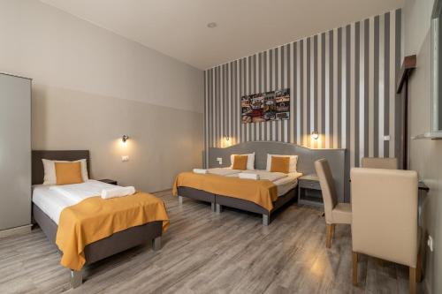 Full Moon Budapest - image 2