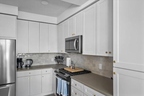 Incredible views! Pool,Gym,HTub Incredible views! Pool,Gym,HTub