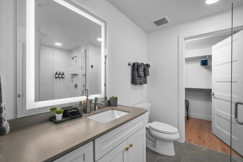 Incredible views! Pool,Gym,HTub Incredible views! Pool,Gym,HTub