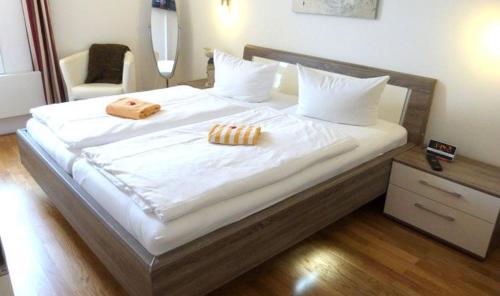 Two-Bedroom Apartment with Balcony image 3