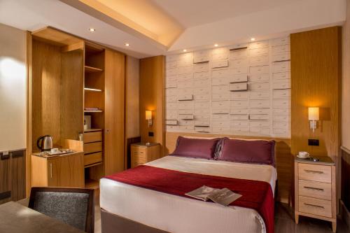 Royal Court Hotel - image 11