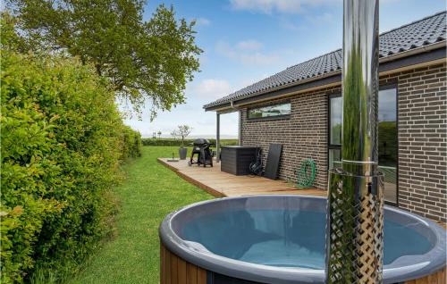  4 Bedroom Cozy Home In Rudkøbing in Spodsbjerg