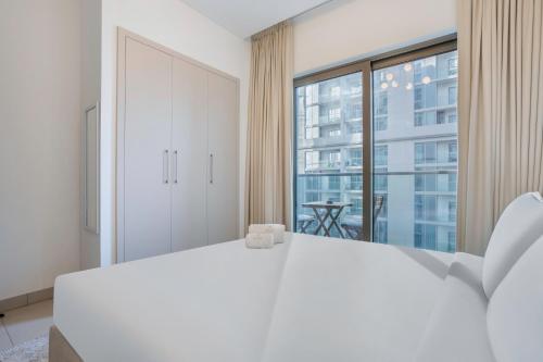 STAY BY LATINEM Luxury 1BR Holiday Home CVR B2303 near Burj Khalifa, Dubai (Foto 10)
