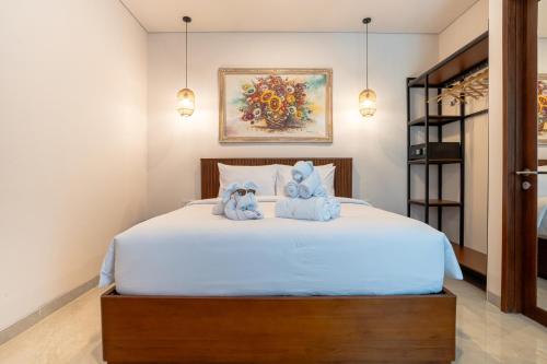 Miles Coliving, بالي