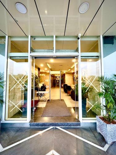 Elysium Tower Cozy 2Bhk with Netflix & City Views - image 9