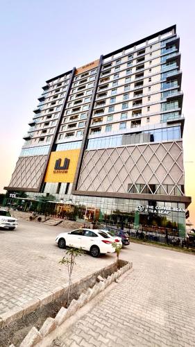 Elysium Tower Cozy 2Bhk with Netflix & City Views - image 2