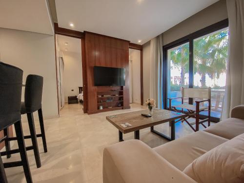 Modern 1 Bedroom Apartment in Ancient Sands - Tap to explore photos