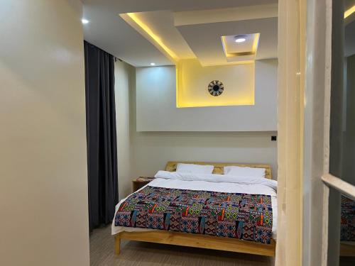 Deluxe King Room image 3