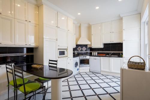 Hyde Park View Marble Arch Apt - image 7