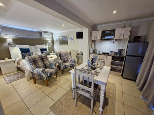 Studio Apartment with Balcony image 3
