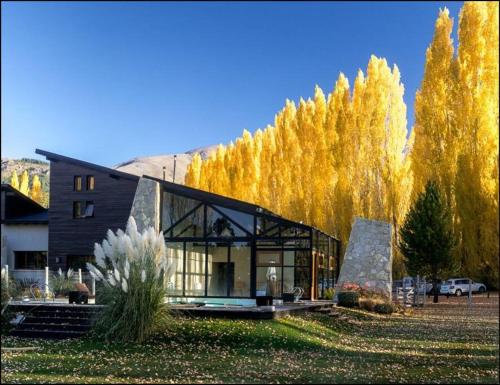 Swimming pool, Hermosa Cabana al Bosque en Bariloche in Lago Gutierrez