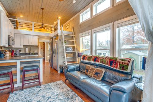 Tiny Home in Flat Rock Easy Access to I-26! in Flat Rock, USA