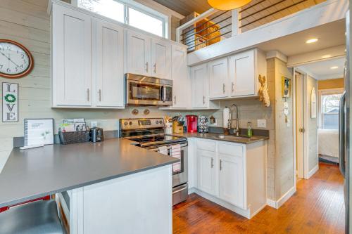 Tiny Home in Flat Rock Easy Access to I-26! in Flat Rock, USA