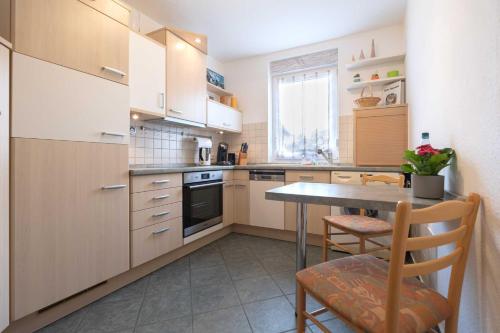 Kitchen, Spitzen-Ferienwohnung in der Spitzenstadt Plauen in Plauen