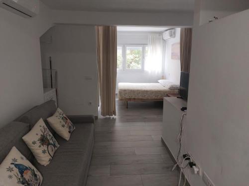 Madrid Oasis Apartment - City Center for 6 - main image