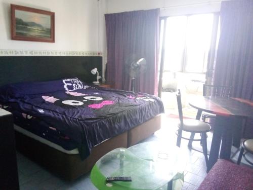 1 queen bed, 1 bunk bed, 1 sofa bed