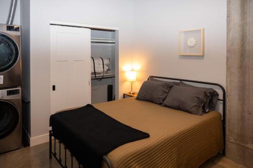 Inspired Urban Loft Free Parking Close to Mayo in Rochester, USA