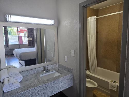Double room with One Double Bed -Smoking