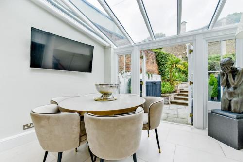 Chic 3-Bed Townhouse,2 Mins to Windsor's Long Walk, Windsor (fotografie 7)