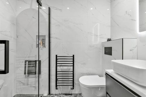 Chic 3-Bed Townhouse,2 Mins to Windsor's Long Walk, Windsor (fotografie 9)