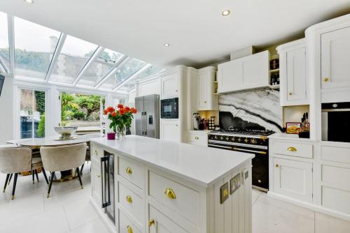 Chic 3-Bed Townhouse,2 Mins to Windsor's Long Walk, Windsor (fotografie 10)