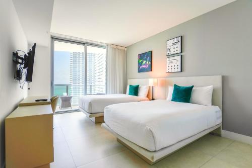 Beachfront! Condo w Stunning Direct Ocean Views in Hollywood, USA
