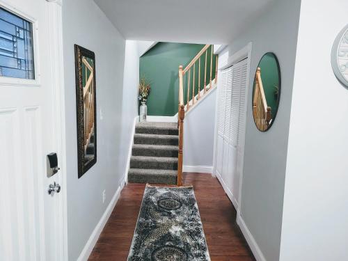 Nice house with private parking, king bed fenced yard detail