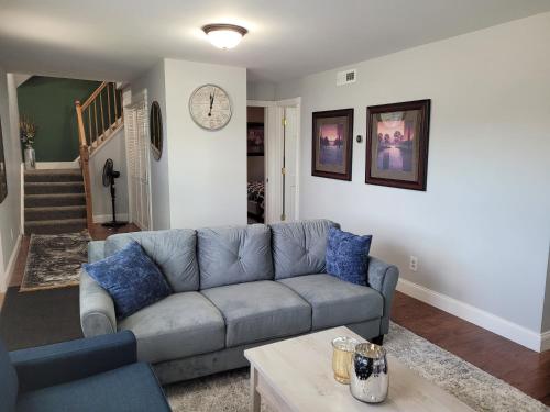 Nice house with private parking, king bed fenced yard detail
