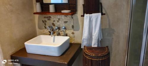 Rocky Beach Holiday Home with panoramic sea views in Simon's Town Rocky Beach Holiday Home with panoramic sea views in Simon's Town